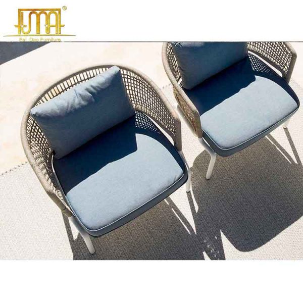 Outdoor chaise lounge chair