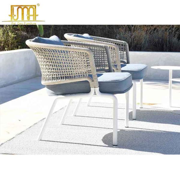 Outdoor chaise lounge chair