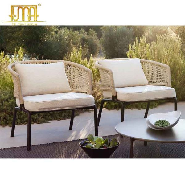 Outdoor chaise lounge chair