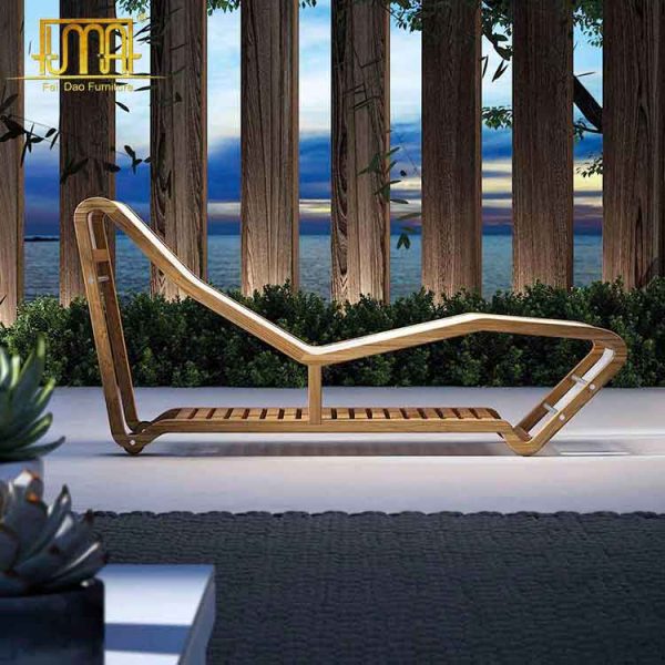 Loop outdoor sunbed