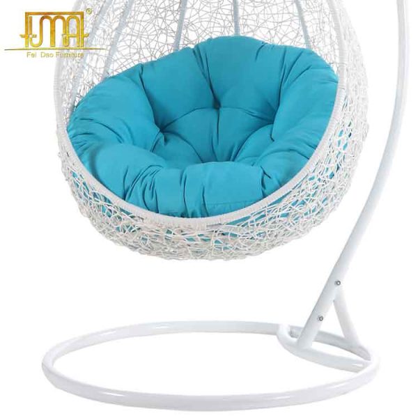 Swing outdoor chair