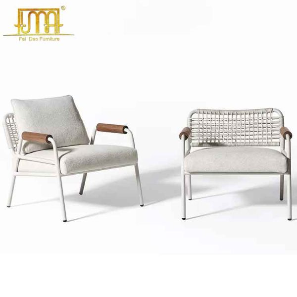 Metal lounge chair