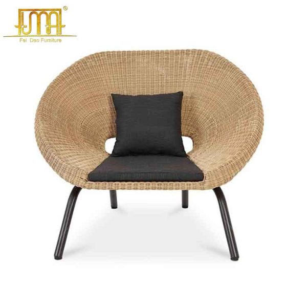 Outdoor rattan dining chair