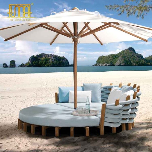 King size outdoor daybed