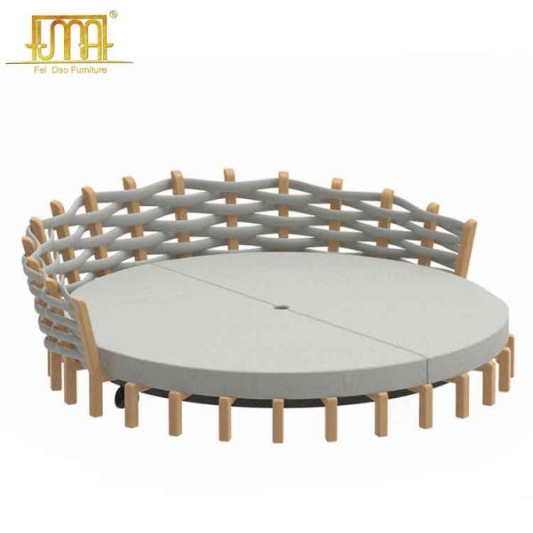 King size outdoor daybed