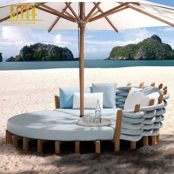 King size outdoor daybed