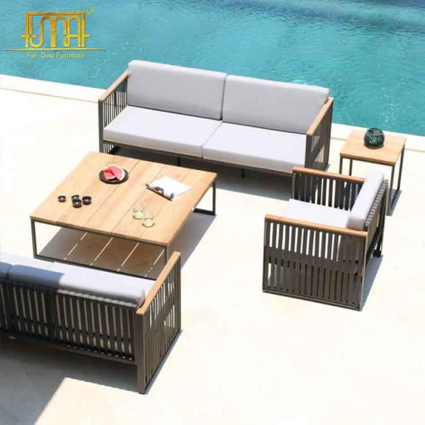 Horizon outdoor sofa