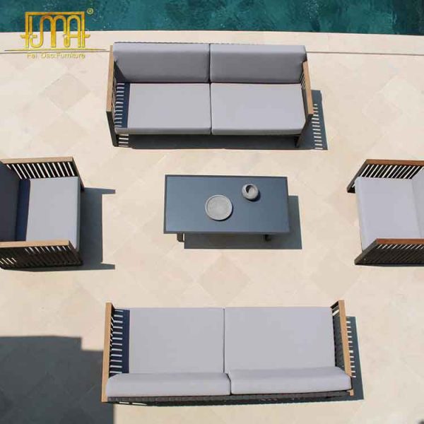 Horizon outdoor sofa