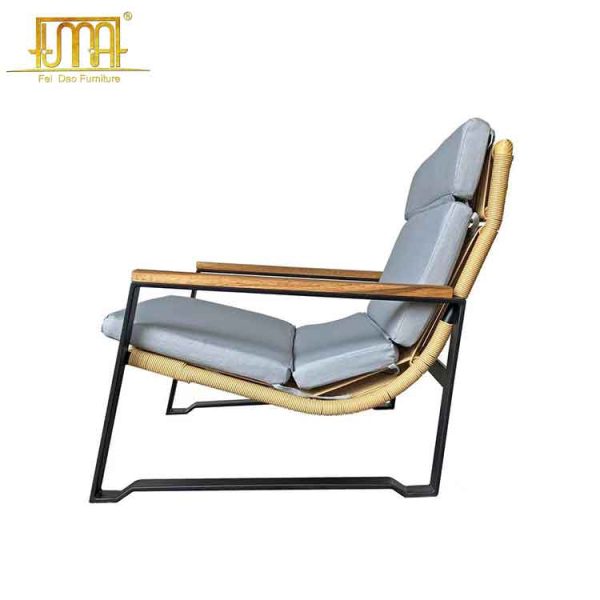 Lounge chair for outdoors