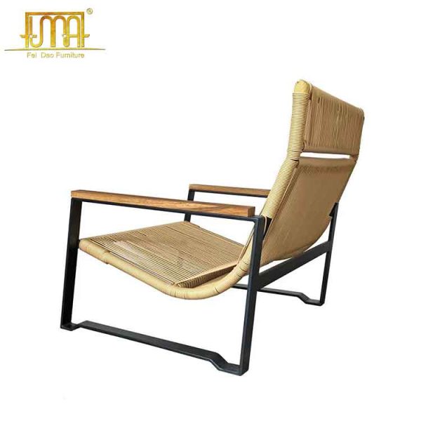 Lounge chair for outdoors