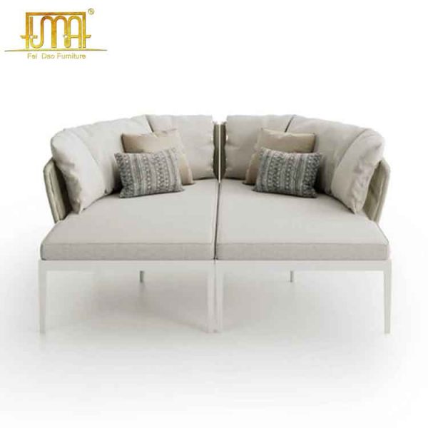 Upholstered aluminium garden daybed