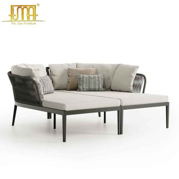 Upholstered aluminium garden daybed