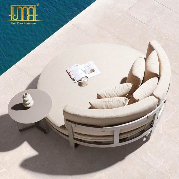 Outdoor Round Coffee Tables