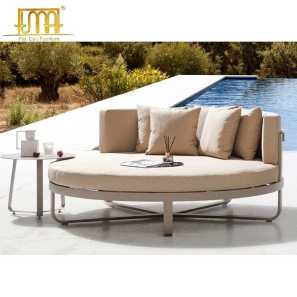 Outdoor Round Coffee Tables