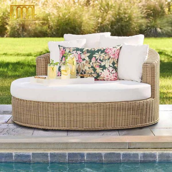 Round Swivel Outdoor Daybed