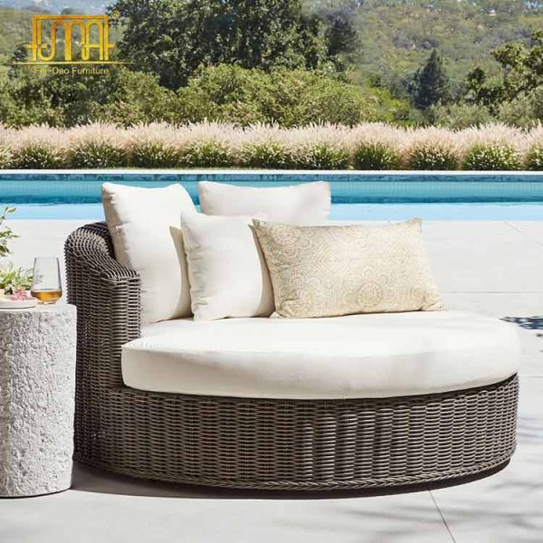 Wicker Round Swivel Daybed