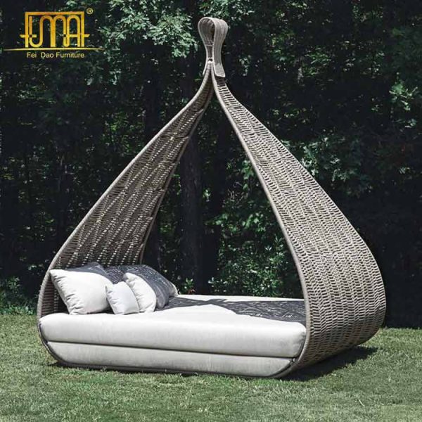 Garden Daybed With Canopy