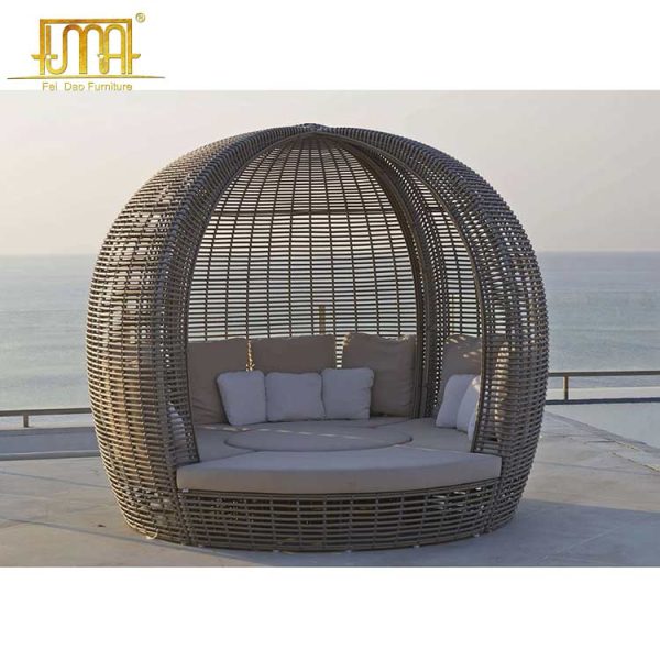 Rattan Curved Daybed