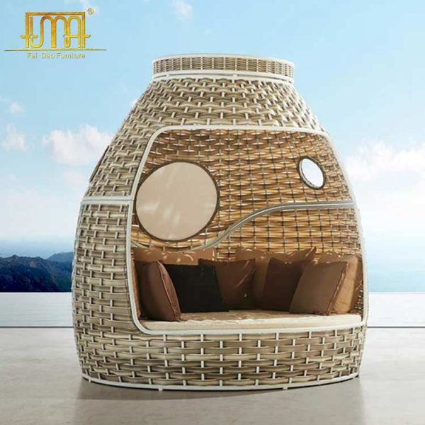 Rattan Round Daybed With Canopy