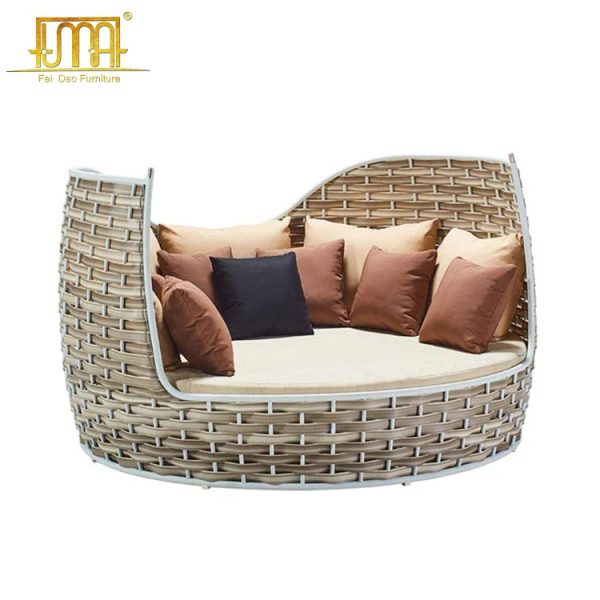 Rattan Round Daybed With Canopy