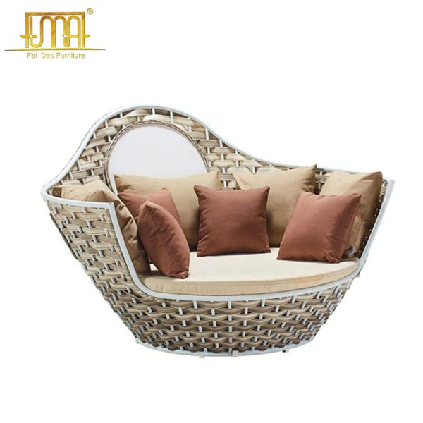 Rattan Round Daybed With Canopy