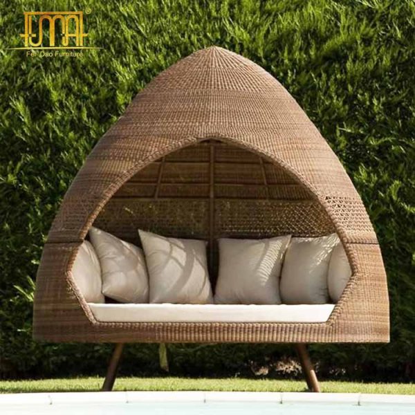 Outdoor Hut Daybed