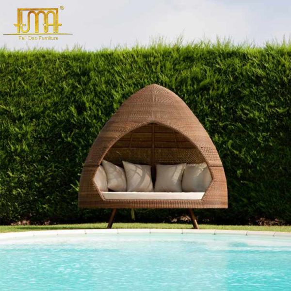 Outdoor Hut Daybed