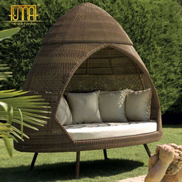 Outdoor Hut Daybed