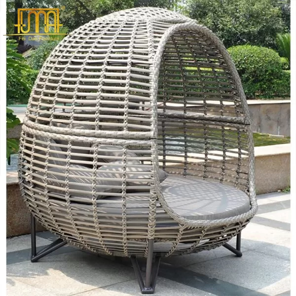 Outdoor Egg Daybed