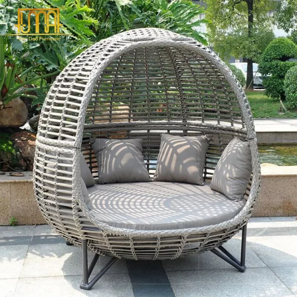 Outdoor Egg Daybed