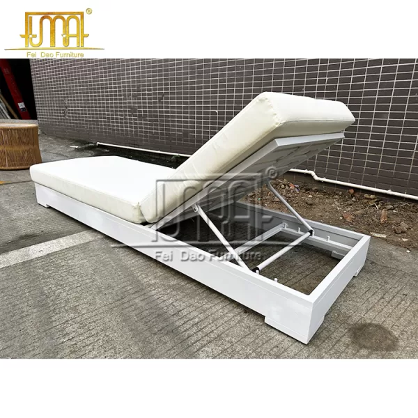 Aluminum Chaise