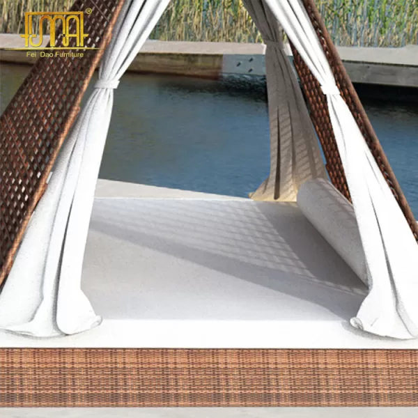 Rattan Triangle Daybed