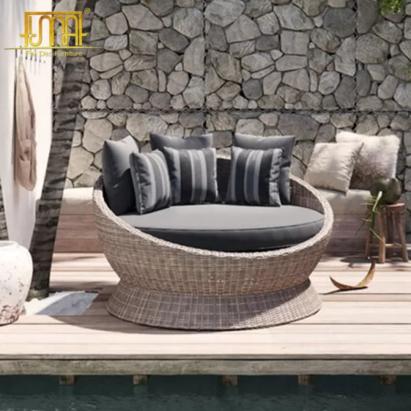 Outdoor Wicker Patio Daybed