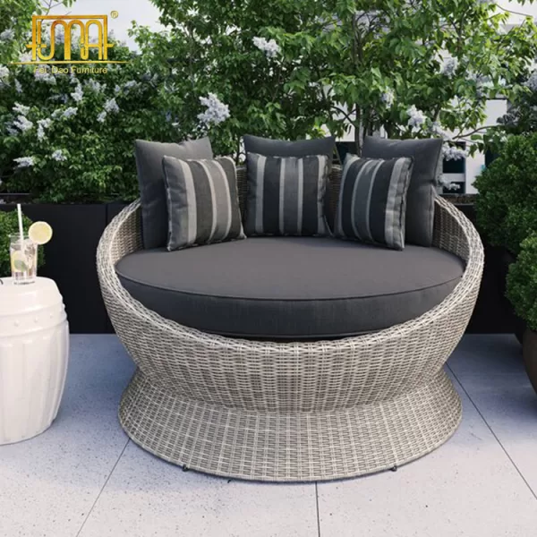 Outdoor Wicker Patio Daybed