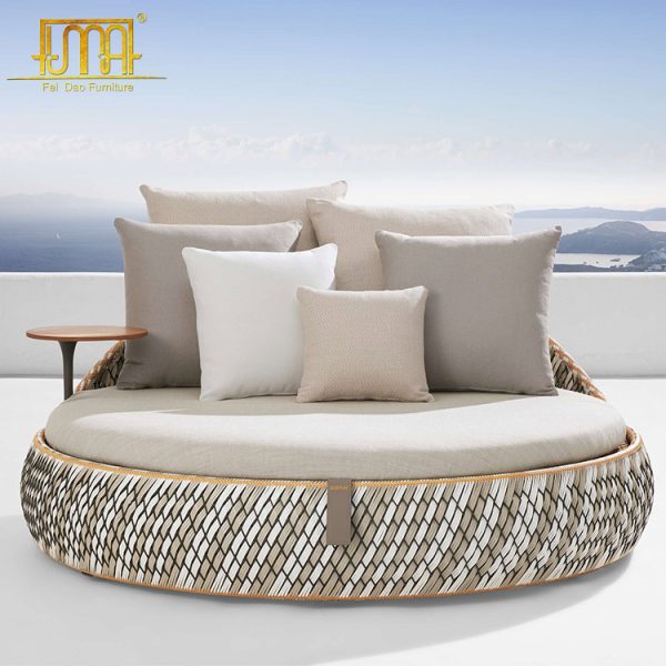 Round Outdoor Lounge Bed