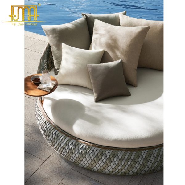 Round Outdoor Lounge Bed