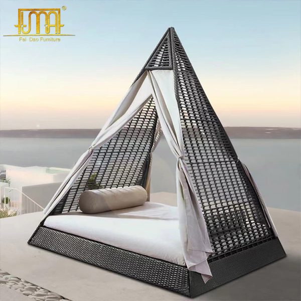 Pyramid Daybed