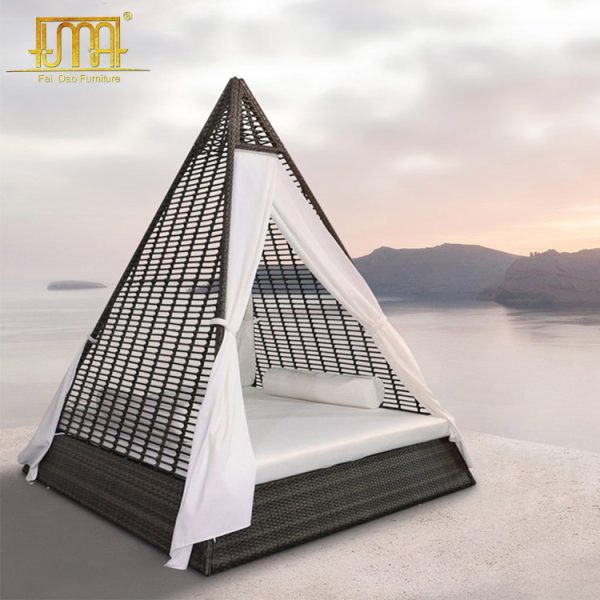 Pyramid Daybed