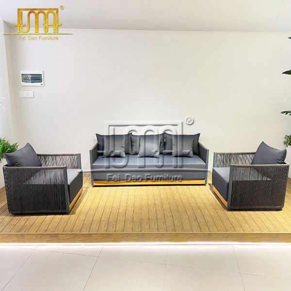 Outdoor Sofas and Sectionals