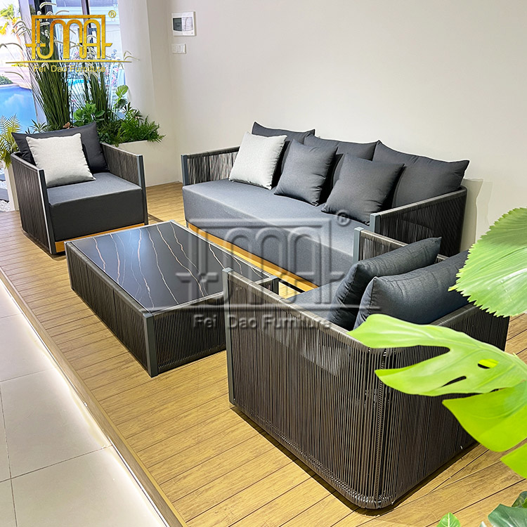 Outdoor Sofas and Sectionals