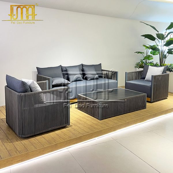 Outdoor Sofas and Sectionals