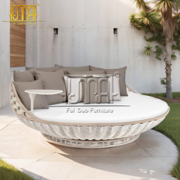 Round Patio Daybed