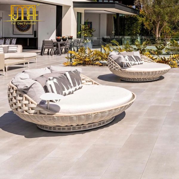 Round Patio Daybed