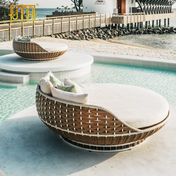 Round Patio Daybed