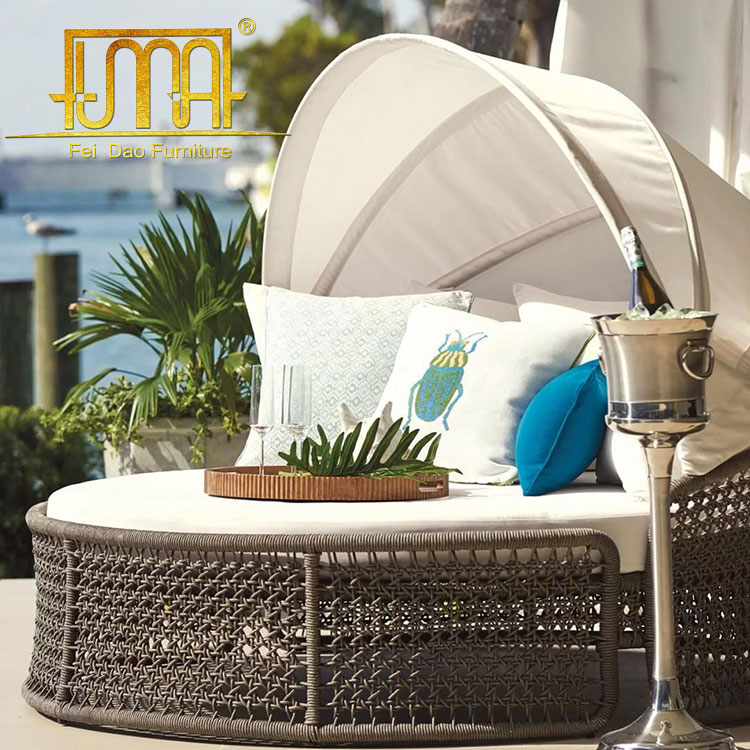 The Comfort of Outdoor Chaise Lounges