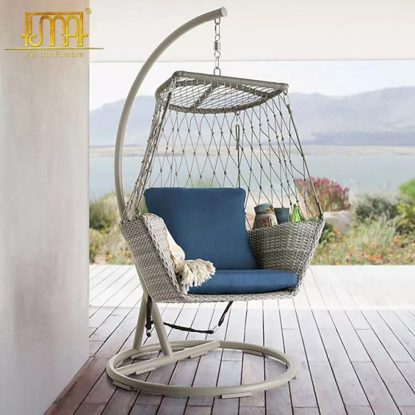 Outdoor Swinging Chair