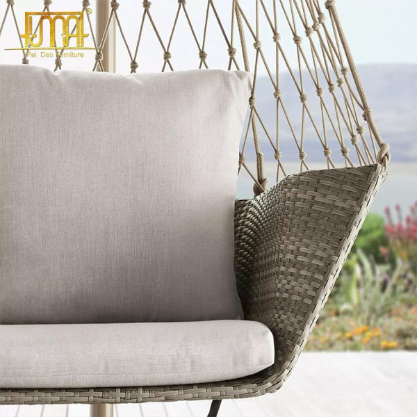 Outdoor Swinging Chair