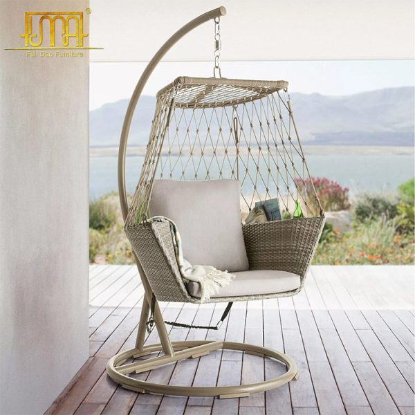 Outdoor Swinging Chair