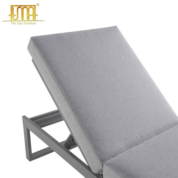 Folding Aluminum Lounge Chaise